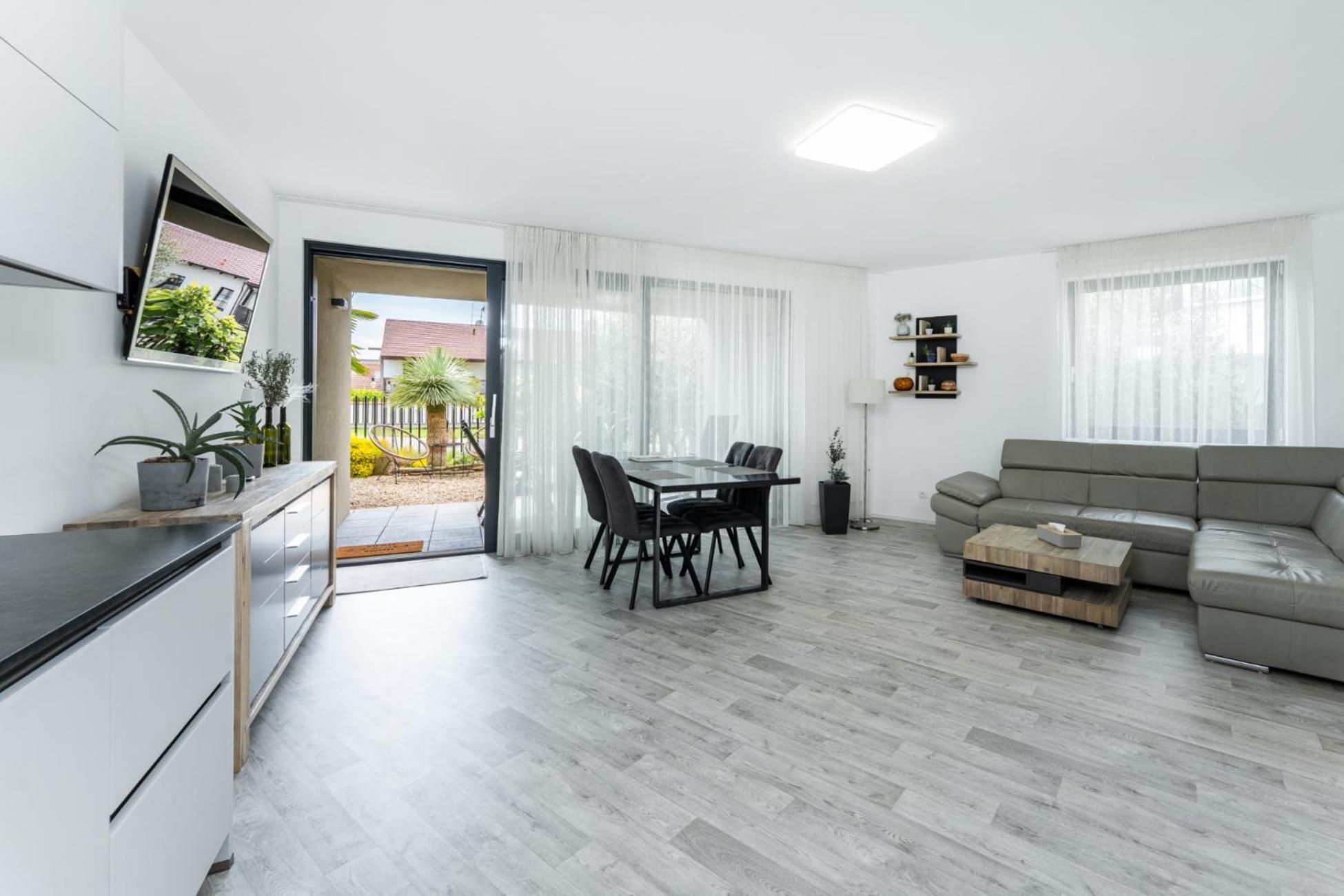 Palm Garden Apartment 2 Микулов Екстериор снимка