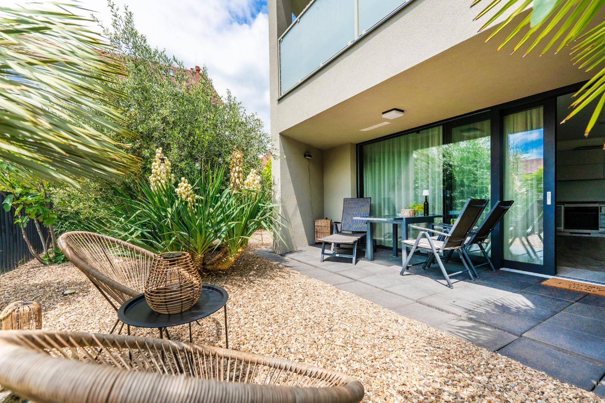 Palm Garden Apartment 2 Микулов Екстериор снимка
